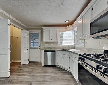1305 Burning Bush Drive - Photo Thumbnail 4
