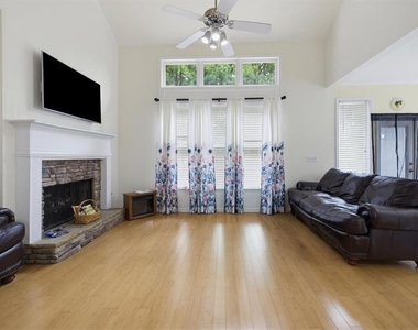 4059 Ashland Circle - Photo Thumbnail 8