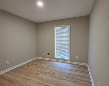 3860 Brookview Point - Photo Thumbnail 11