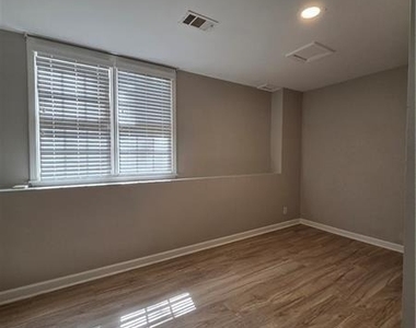 3860 Brookview Point - Photo Thumbnail 8