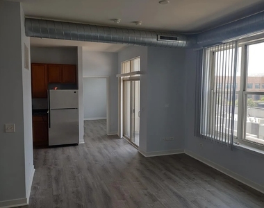 1228 W Monroe Street - Photo Thumbnail 6