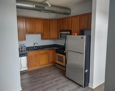 1228 W Monroe Street - Photo Thumbnail 4