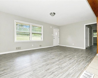 3945 Camellia Trail - Photo Thumbnail 4