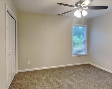 327 Laurel Glen Crossing - Photo Thumbnail 11