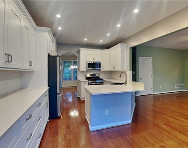 327 Laurel Glen Crossing - Photo Thumbnail 3