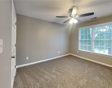 327 Laurel Glen Crossing - Photo Thumbnail 13
