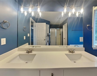 327 Laurel Glen Crossing - Photo Thumbnail 8