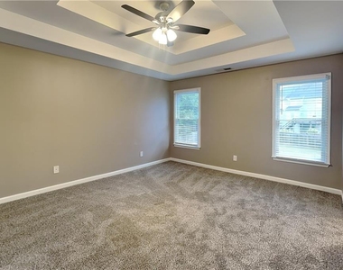 327 Laurel Glen Crossing - Photo Thumbnail 7