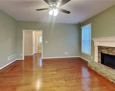 327 Laurel Glen Crossing - Photo Thumbnail 1