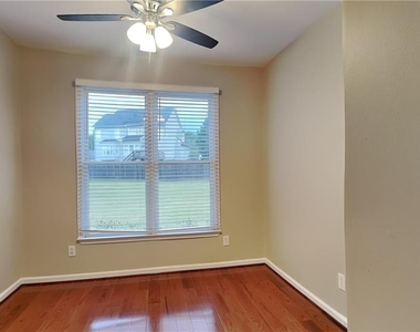 327 Laurel Glen Crossing - Photo Thumbnail 10