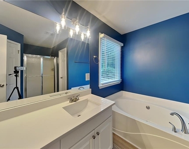 327 Laurel Glen Crossing - Photo Thumbnail 9