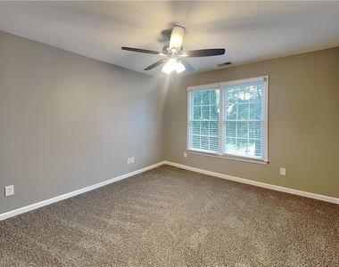 327 Laurel Glen Crossing - Photo Thumbnail 12