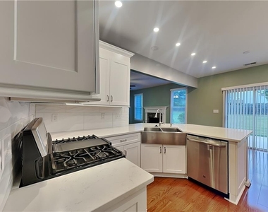 327 Laurel Glen Crossing - Photo Thumbnail 4