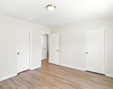 7980 Woodlake Drive - Photo Thumbnail 7
