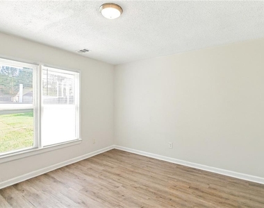 7980 Woodlake Drive - Photo Thumbnail 6