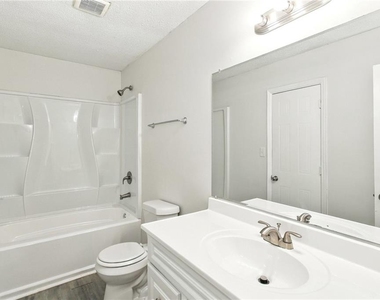7980 Woodlake Drive - Photo Thumbnail 12