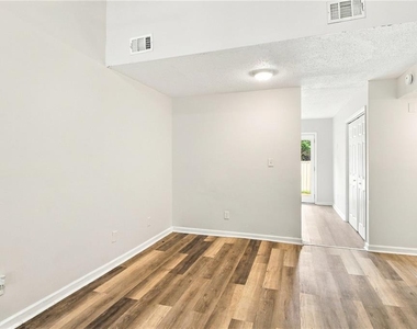7980 Woodlake Drive - Photo Thumbnail 10