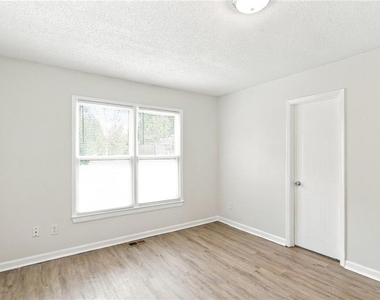 7980 Woodlake Drive - Photo Thumbnail 8