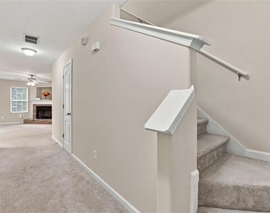 1436 Box Circle - Photo Thumbnail 4