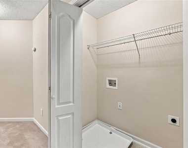 1436 Box Circle - Photo Thumbnail 17