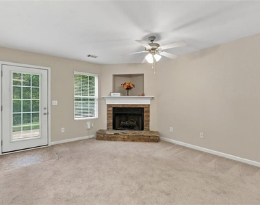 1436 Box Circle - Photo Thumbnail 6