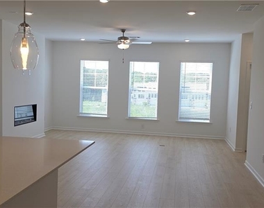 607 Rose Hill Lane - Photo Thumbnail 6