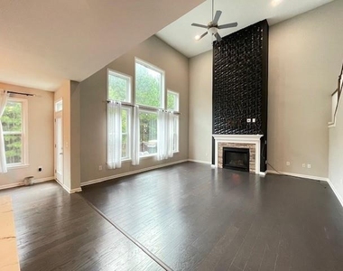 3816 Thackary Drive - Photo Thumbnail 7