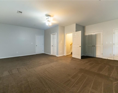 4746 Legacy Cove Lane - Photo Thumbnail 28