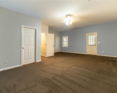 4746 Legacy Cove Lane - Photo Thumbnail 29