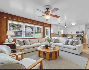 2127 Desmond Drive - Photo Thumbnail 12
