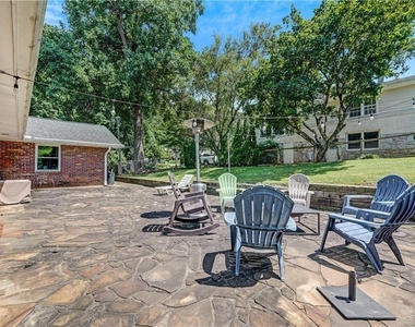 2127 Desmond Drive - Photo Thumbnail 20