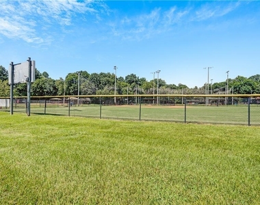 2127 Desmond Drive - Photo Thumbnail 24
