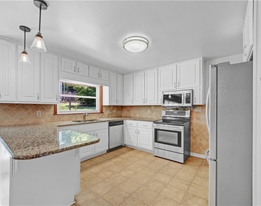 2127 Desmond Drive - Photo Thumbnail 13
