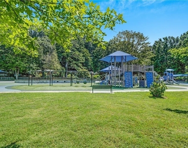 2127 Desmond Drive - Photo Thumbnail 22