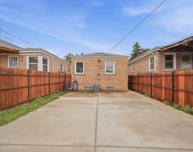 6230 W Foster Avenue - Photo Thumbnail 18