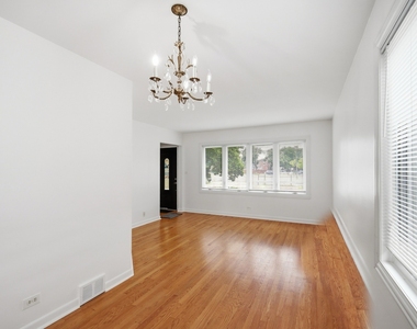 6230 W Foster Avenue - Photo Thumbnail 4