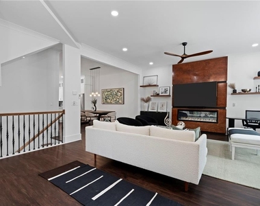 157 Brush Creek Court - Photo Thumbnail 7