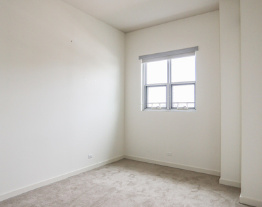 910 W Huron Street - Photo Thumbnail 7