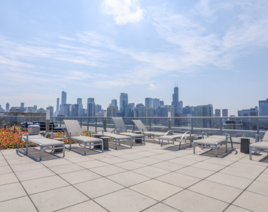 910 W Huron Street - Photo Thumbnail 20
