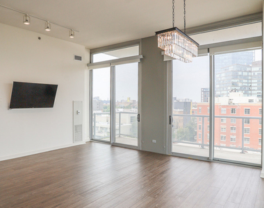 910 W Huron Street - Photo Thumbnail 4