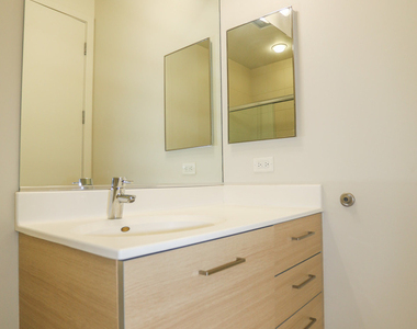 910 W Huron Street - Photo Thumbnail 9