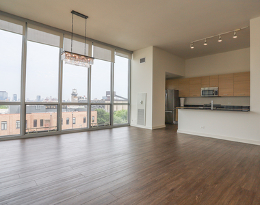910 W Huron Street - Photo Thumbnail 1