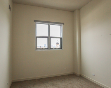910 W Huron Street - Photo Thumbnail 10