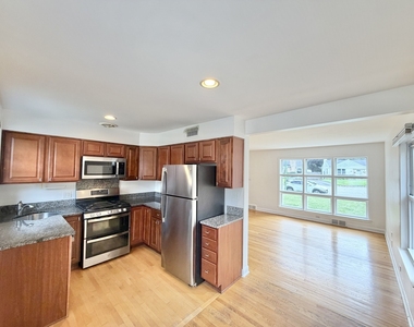 5816 W Greenleaf Avenue - Photo Thumbnail 5