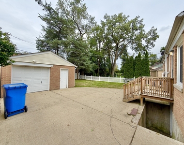 5816 W Greenleaf Avenue - Photo Thumbnail 19