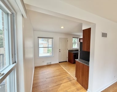 5816 W Greenleaf Avenue - Photo Thumbnail 7