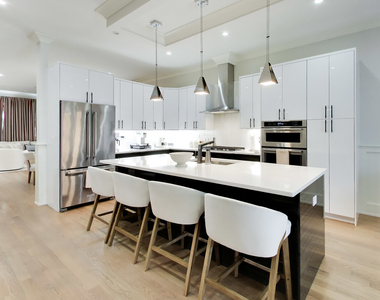 700 E 46th Street - Photo Thumbnail 12