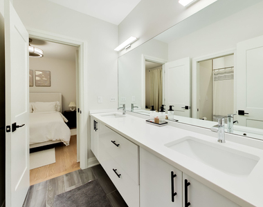 700 E 46th Street - Photo Thumbnail 24
