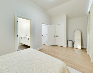 700 E 46th Street - Photo Thumbnail 22