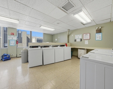 233 E Erie Street - Photo Thumbnail 14